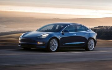 Tesla przyśpieszenie problem