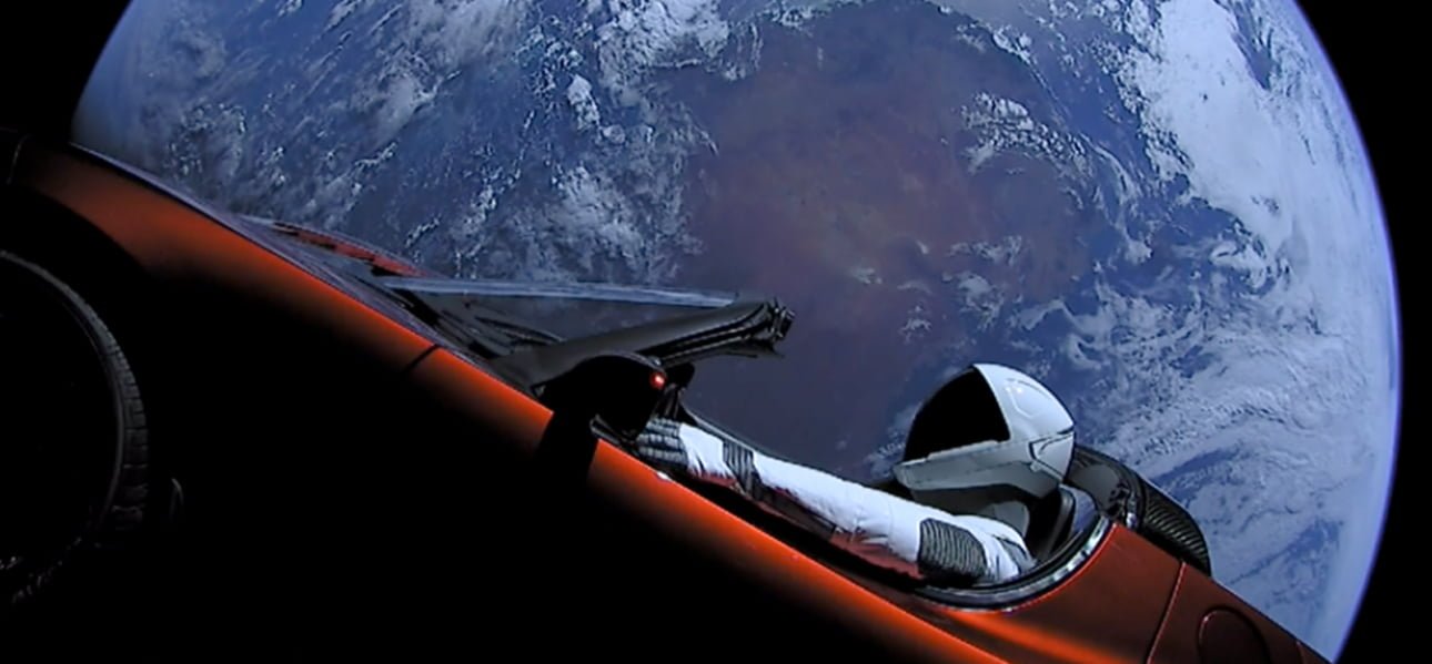 Tesla Roadster na Marsie samochód "otarł" się o Czerwoną