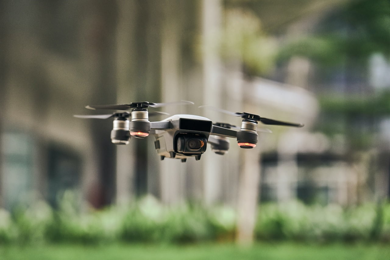 nauka latania dronami 